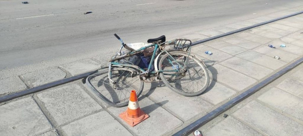 В Новотроицке под колесами автомобиля погиб 68-летний велосипедист