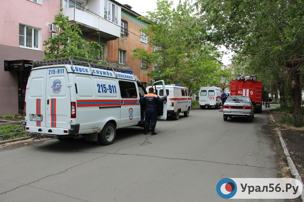 Сотрудников спецслужб Орска стянули в центр города из-за детского портфеля