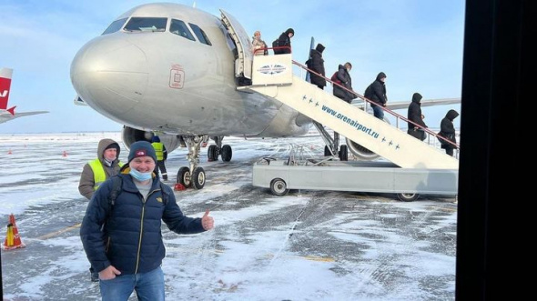 Пассажиры самолета, который накануне не смог приземлиться в Оренбурге, прилетели в областной центр