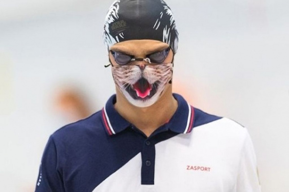 Олимпийскому чемпиону по плаванию Евгению Рылову, который родом из Новотроицка, не дали выйти на награждение в маске кота &#128570;