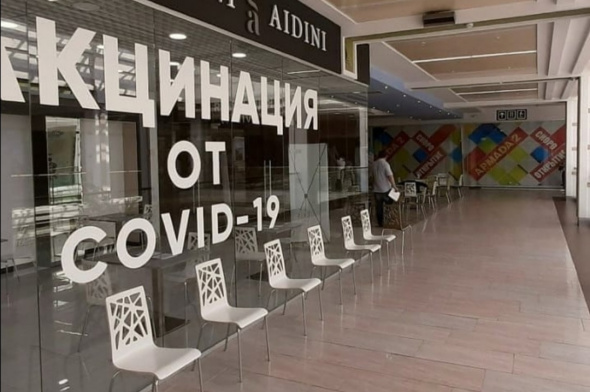 В торговом центре Оренбурга открылся новый пункт вакцинации против коронавируса