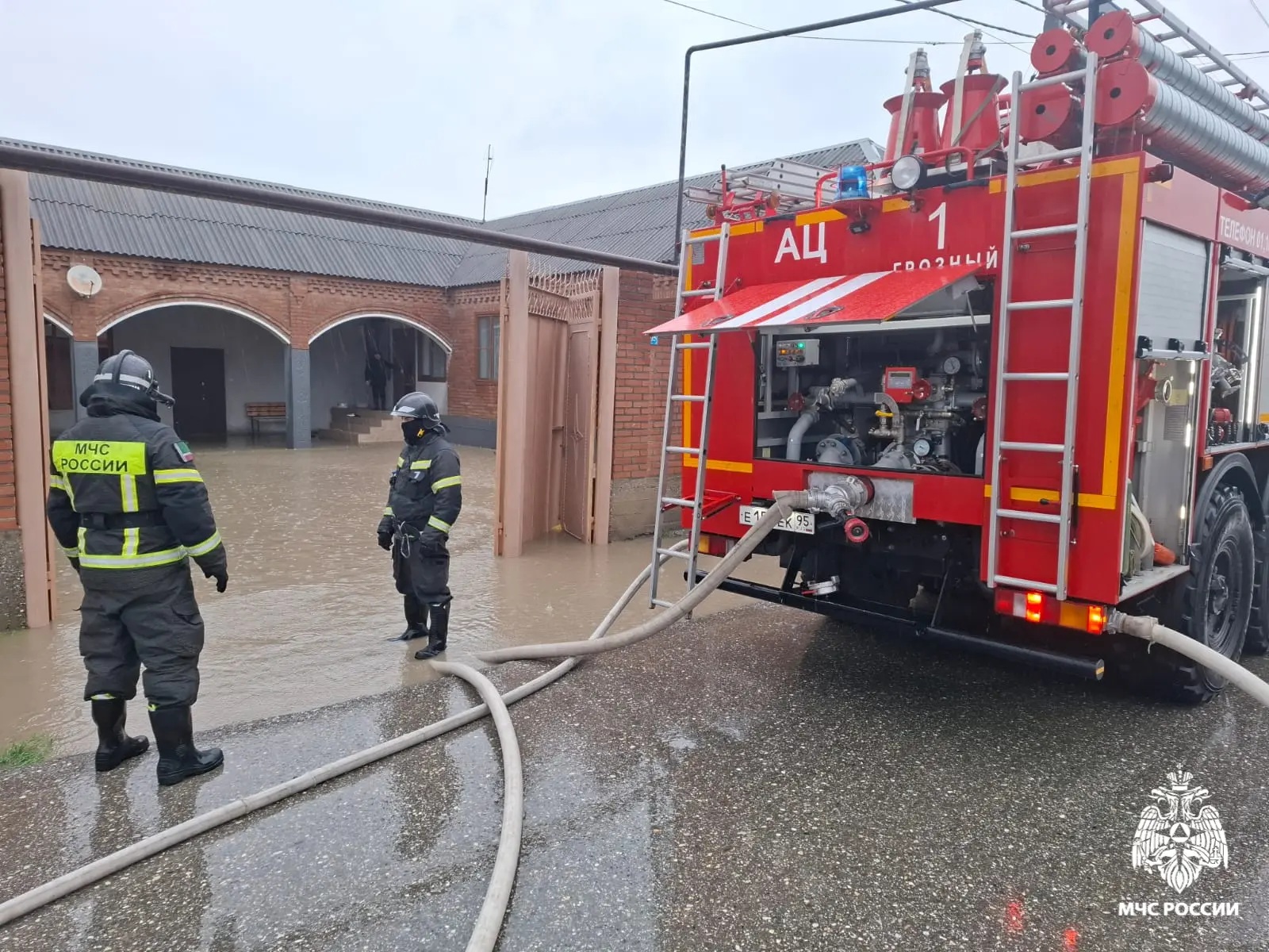 Устранение наводнения. Источник: МЧС Чеченской Республики