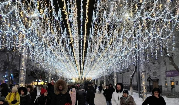 Как на Никольской в Москве: В Оренбурге улицу Советскую украсят светодиодными гирляндами с эффектом «звездного неба»