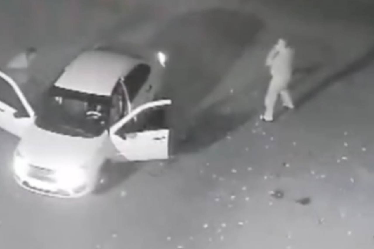 Момент угона. Стоп-кадр из видео УМВД России по Оренбургской области