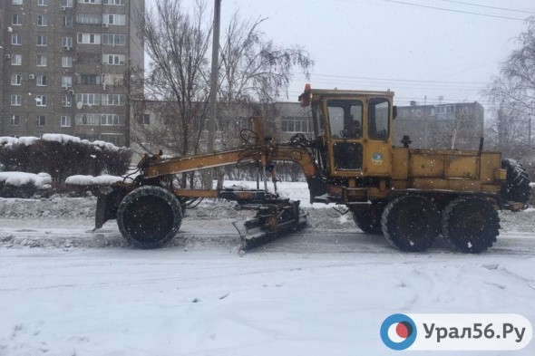 Дороги Орска до нового года от снега и мусора будут очищать САТУ и бывший начальник УЖКХ