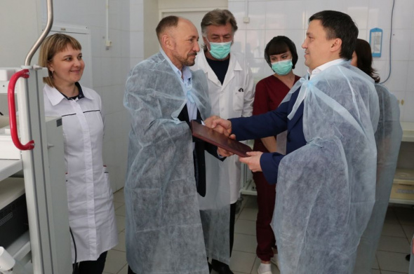 Металлурги ММСК передали в больницу Медногорска новое оборудование