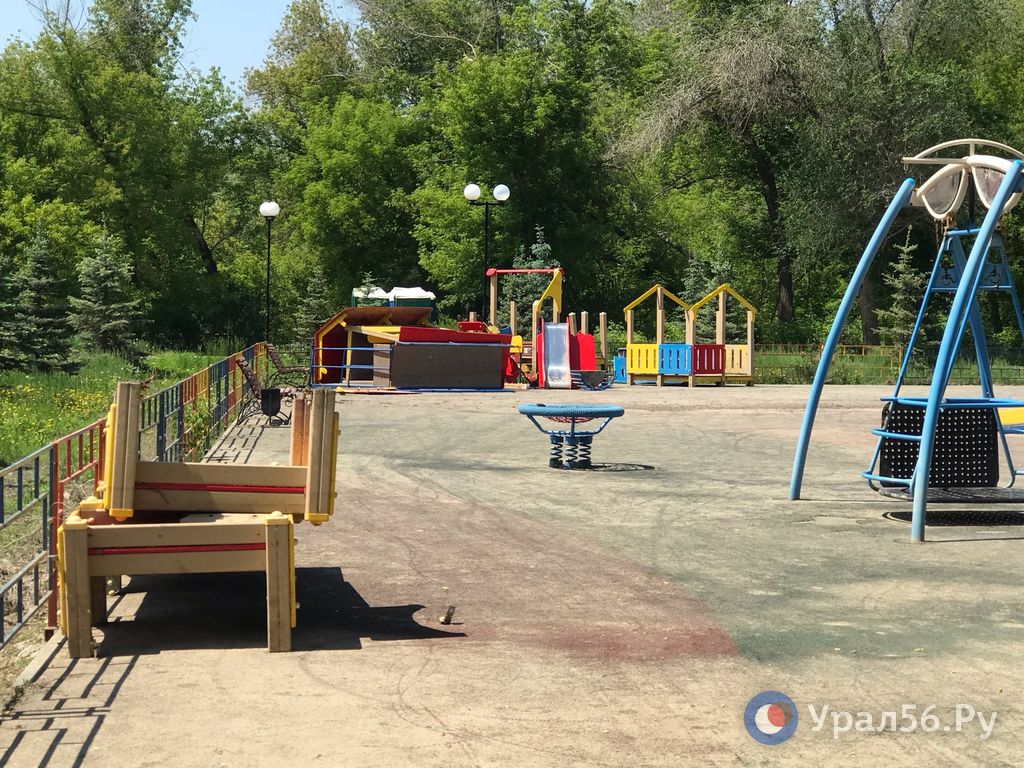 Детская площадка в парке Строителей Орска, 31.06.2024