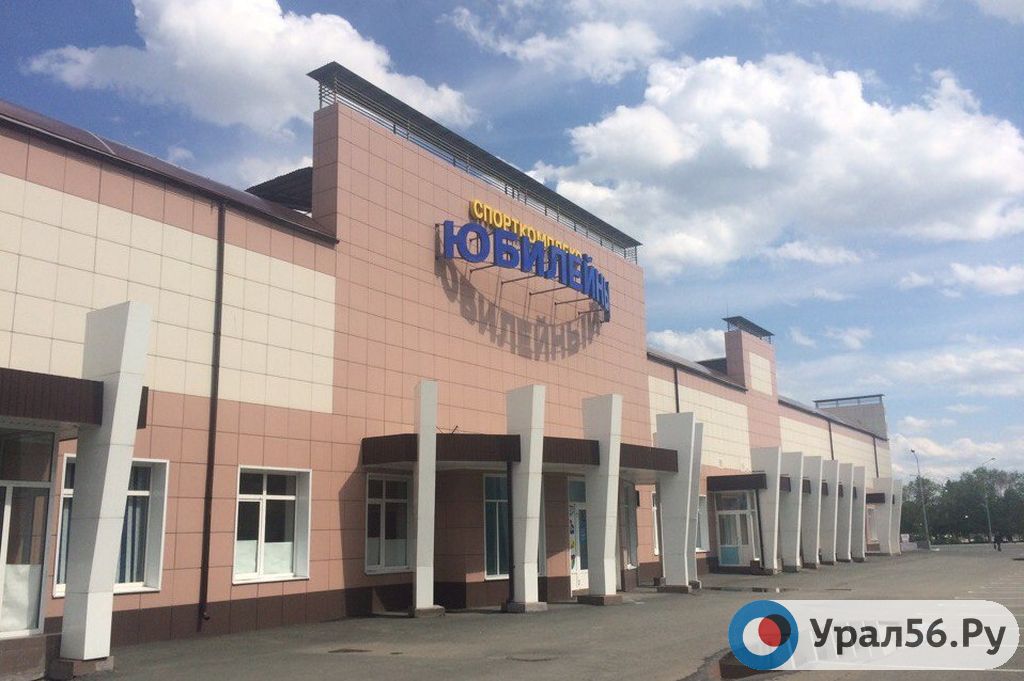 В Орске стадион снова закрыт для желающих побегать