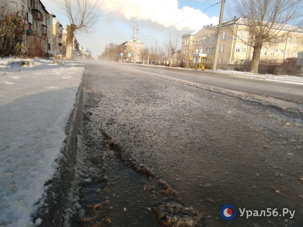 В Орске затопило улицу Станиславского, 10.12.23