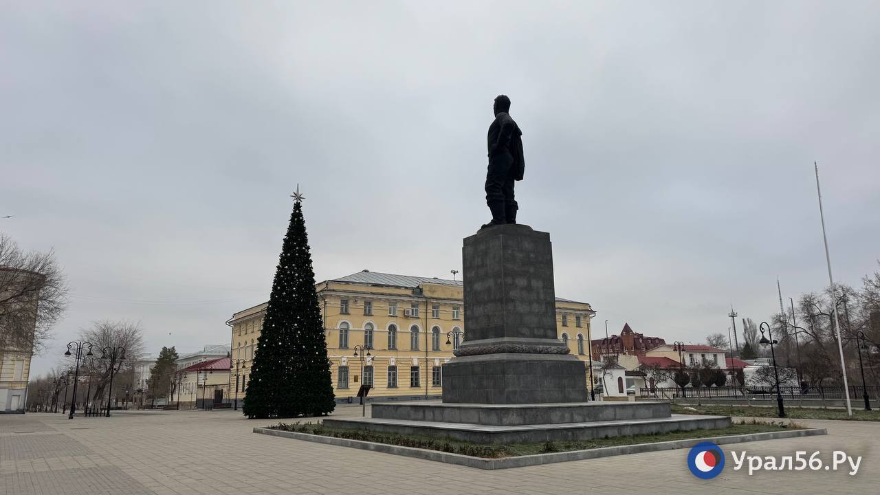 На Беловке у памятника Чкалову в конце ноября