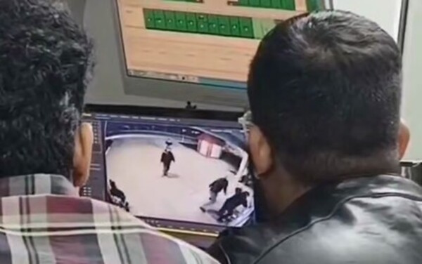 Во время просмотра записи. Источник: Стоп-кадр из видео (соцсети)