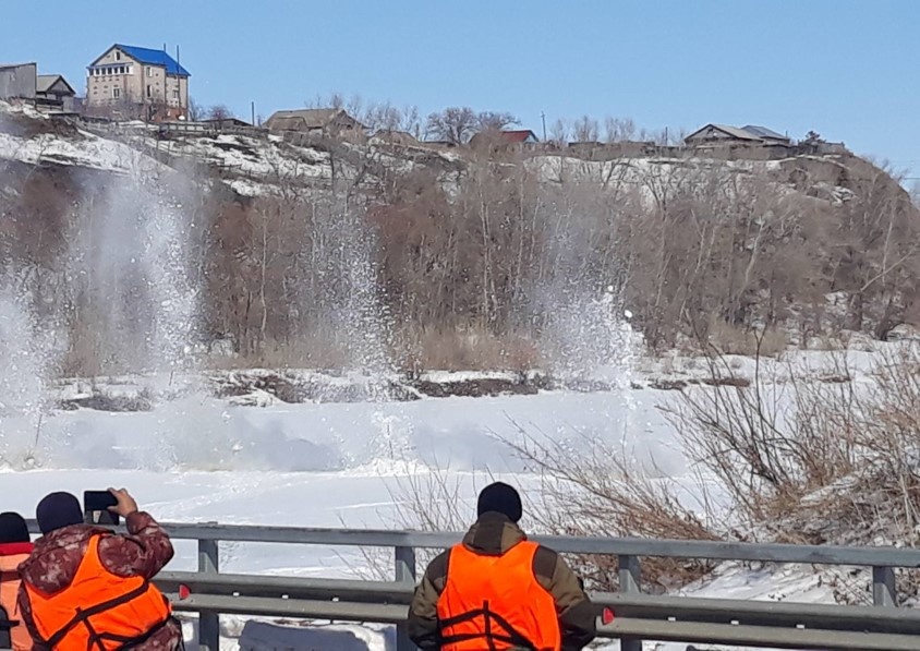 В Оренбургской области готовятся к грядущему паводку. Более 400 тыс рублей готовы заплатить за подрыв льда на реке Джуса