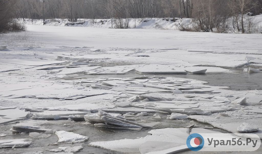 В Оренбургской области девушка провалилась под лед, делая селфи