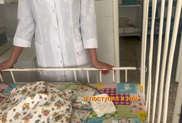 «Через время мы переведем его к маме»: в Оренбурге врачи спасли младенца, рожденного на 24-й неделе (видео)