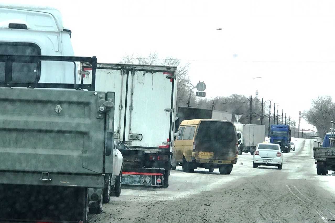 Пробка в районе улицы Союзной в Орске, 20.12.2019
