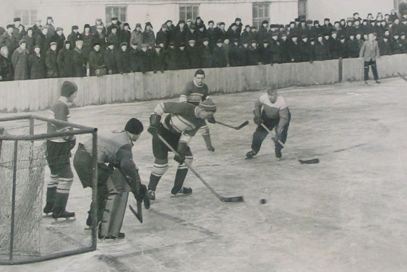 К 65-летию хоккея с шайбой в Орске: В 1960 году орские хоккеисты вышли на российскую арену