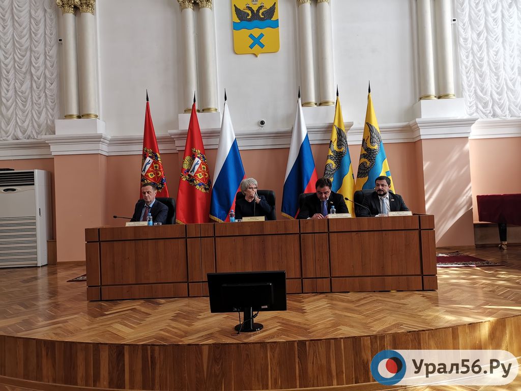В Оренбурге депутаты требуют выделить 20 млн руб на решение проблем с мусором. Владимир Ильиных не считает, что город должен тратить на это деньги 🔥