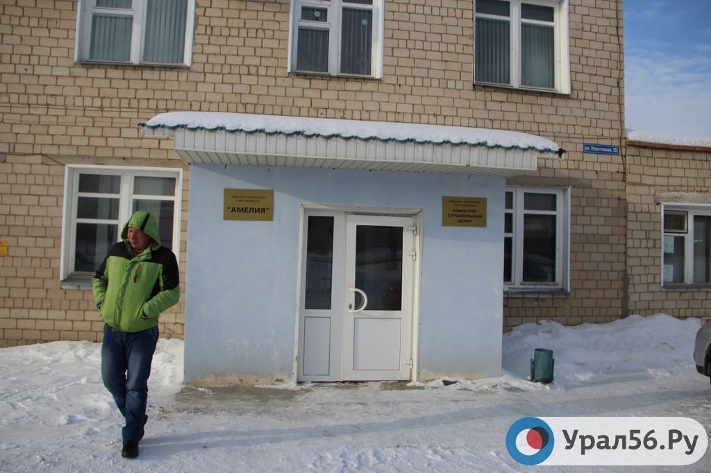 В Орске строитель начал голодовку перед офисом застройщика