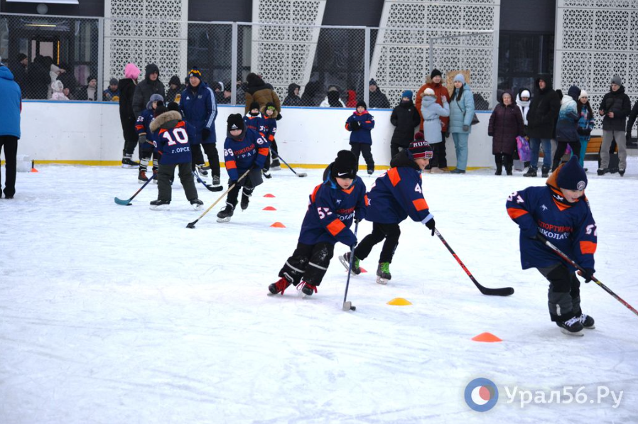 Вечер на коньках в Орске, фото: Урал56.Ру