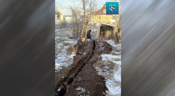 В Кувандыке роют канавы с помощью техники. Фото: пресс-служба Кувандыкского го