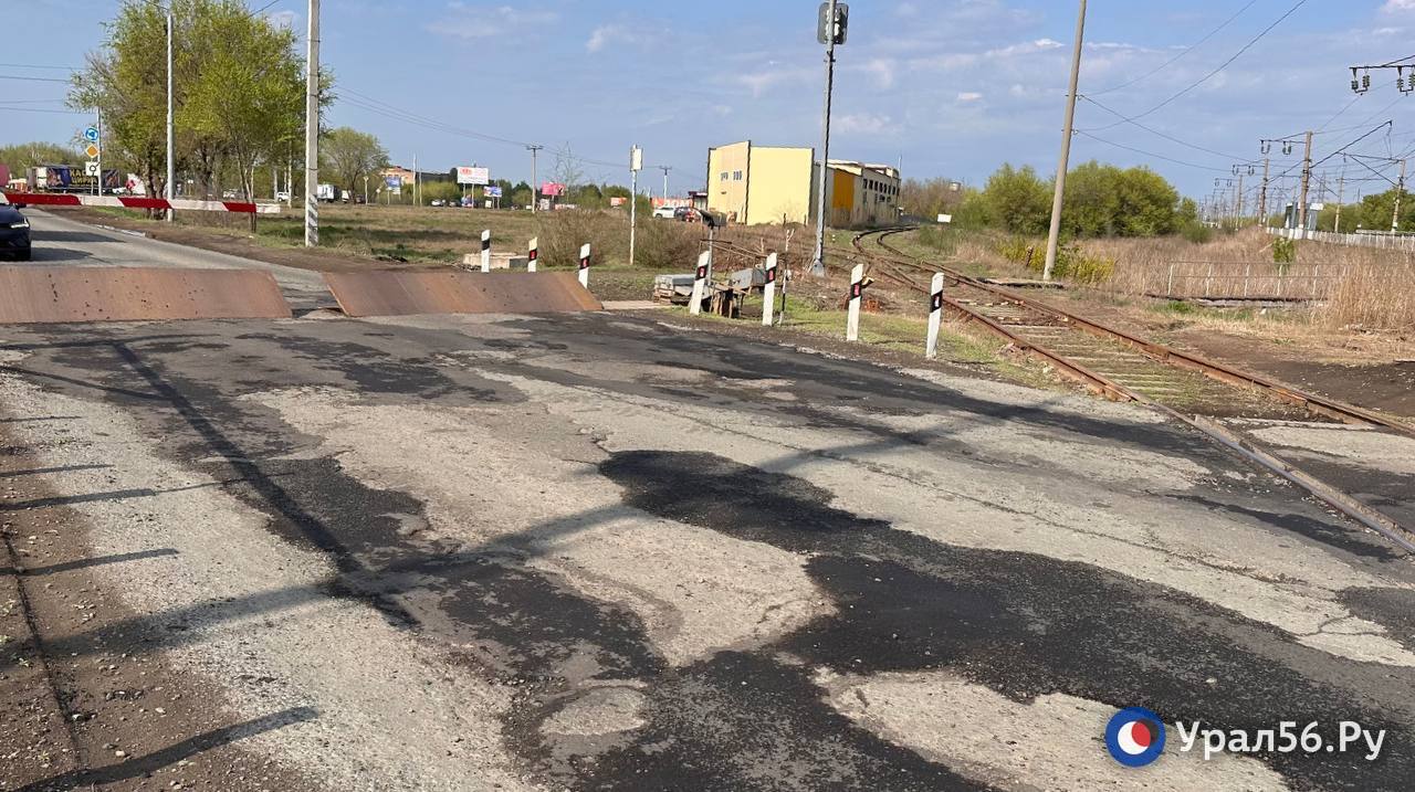 Неровные дороги в Оренбурге. Фото из архива