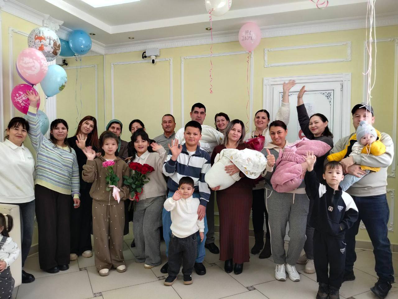 Выписка семьи Саттаровых, фото: Оренбургский клинический перинатальный центр