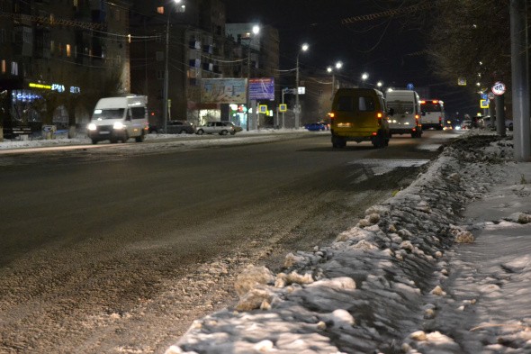 Жители Орска жалуются на снежную кашу на дорогах. Администрация заверяет, что все будет убрано