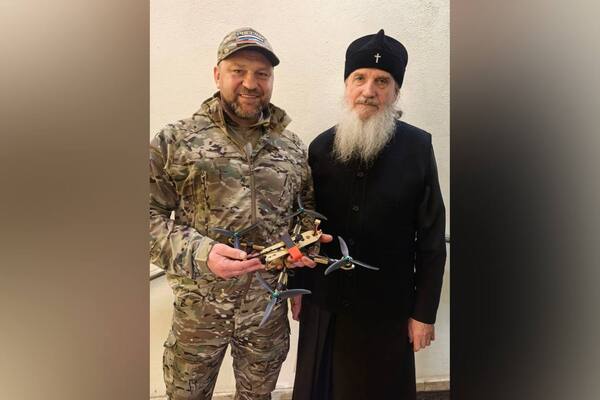 Сергей Салмин и митрополит Оренбургский и Саракташский Петр. Источник: Минрег56