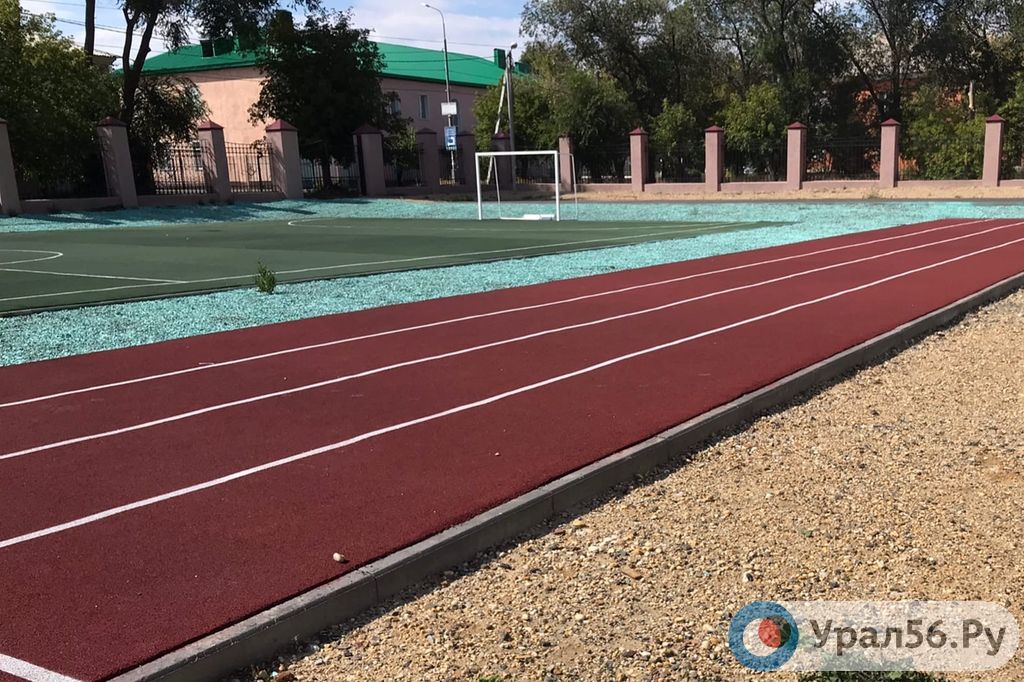 Спортивная площадка в одной из школ Орска