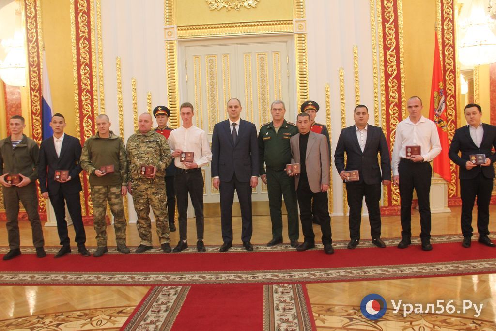 В Оренбурге 9 участников СВО получили ордена и медали за мужество и отвагу