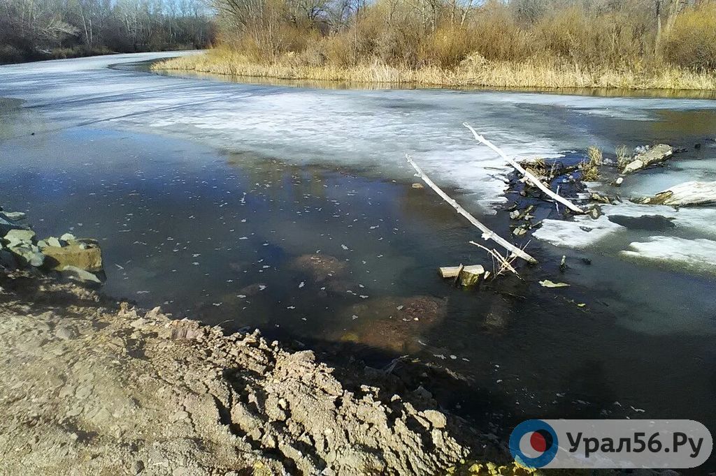 Река Урал в районе Орска, 16.03.2020