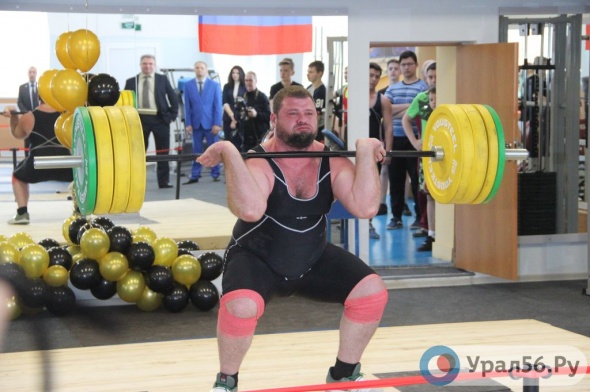В Орске в СК «Зенит» открыли современный зал тяжелой атлетики