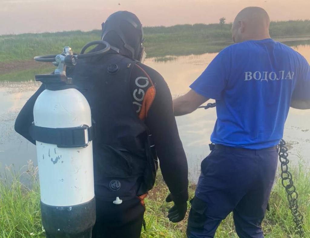 Работа водолазов в Абдулино. Фото: департамент пожарной безопасности и гражданской защиты региона.