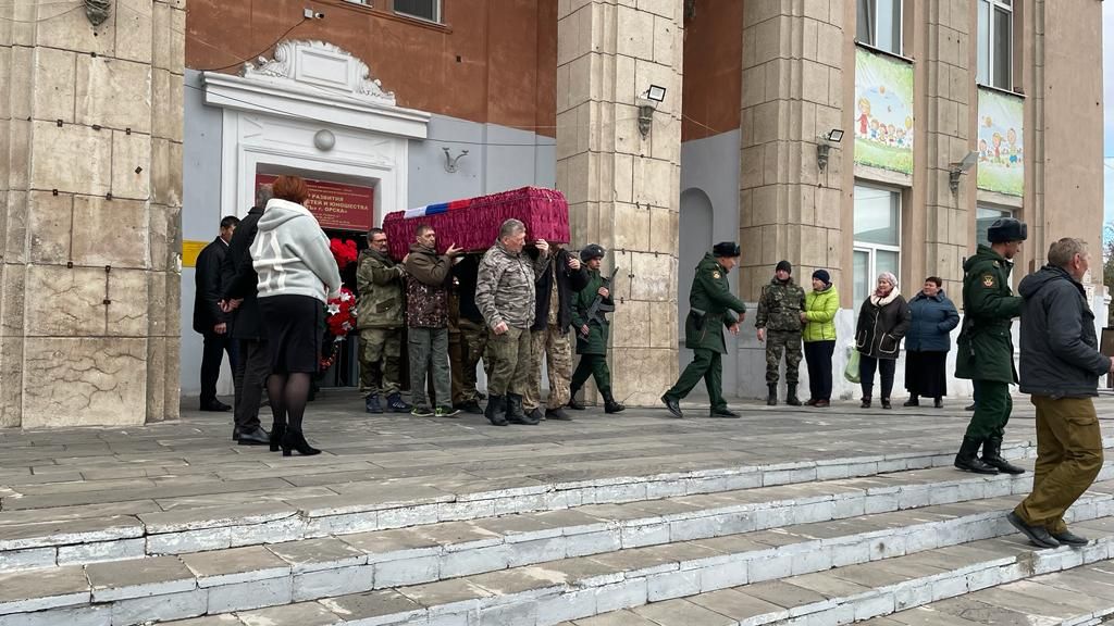Церемония прощания с Анатолием Наумовым. Источник администрация Орска
