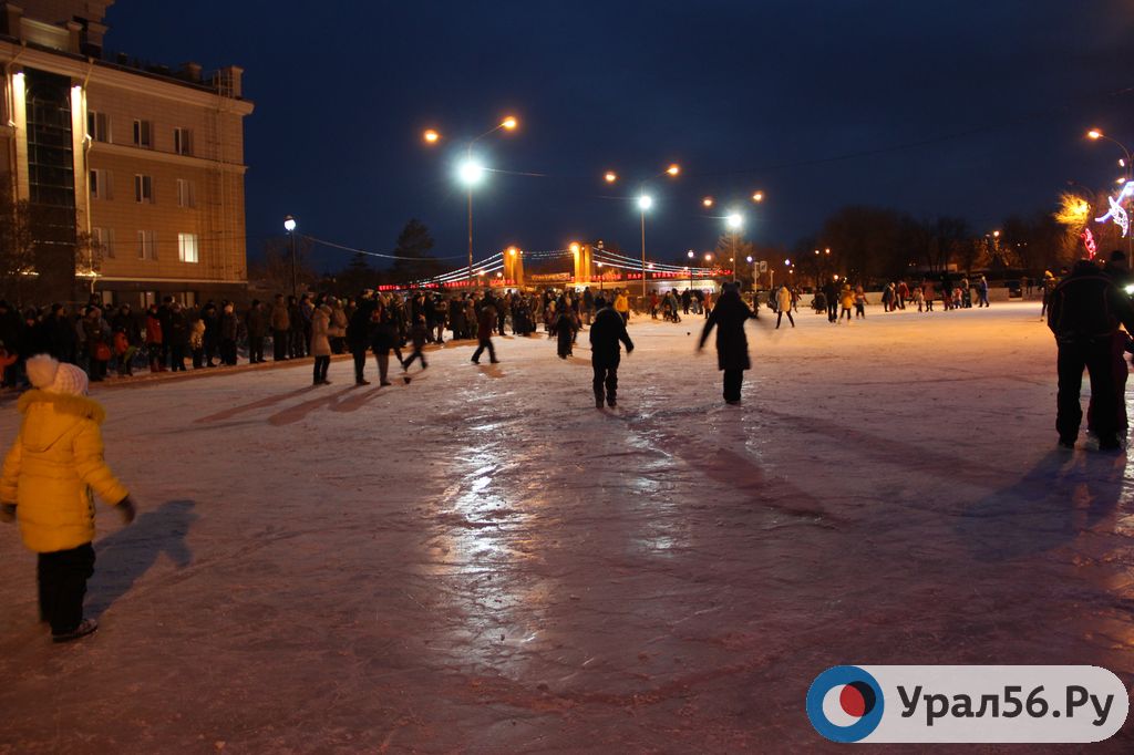 Каток на Комсомольской площади. Орск, январь 2018 года