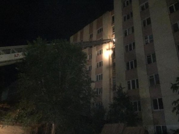 Ночью в общежитии на проспекте Гагарина в Оренбурге произошел пожар (видео)