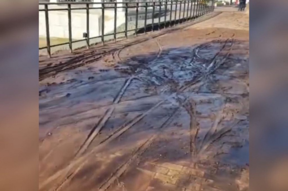 Новый спуск к Уралу в Оренбурге залило грязью. Оказывается, на объекте нет организованного стока воды