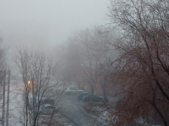 Плотный туман с раннего утра окутал Орск