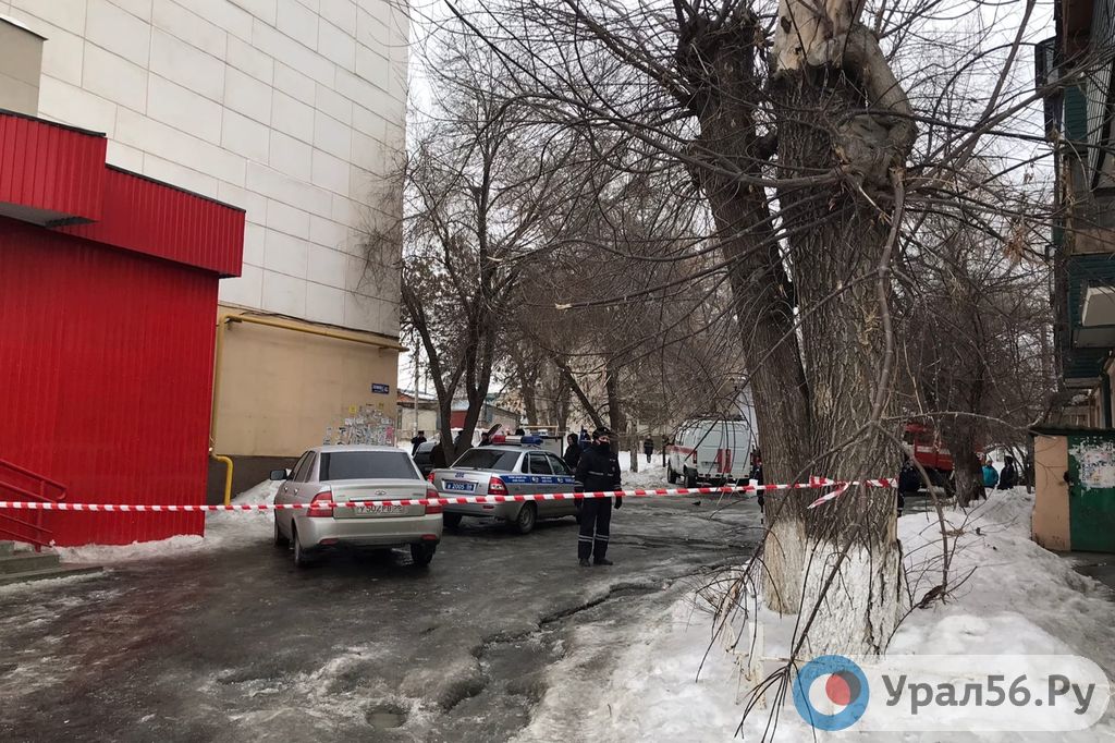 С торца дома на проспекте Ленина, 63