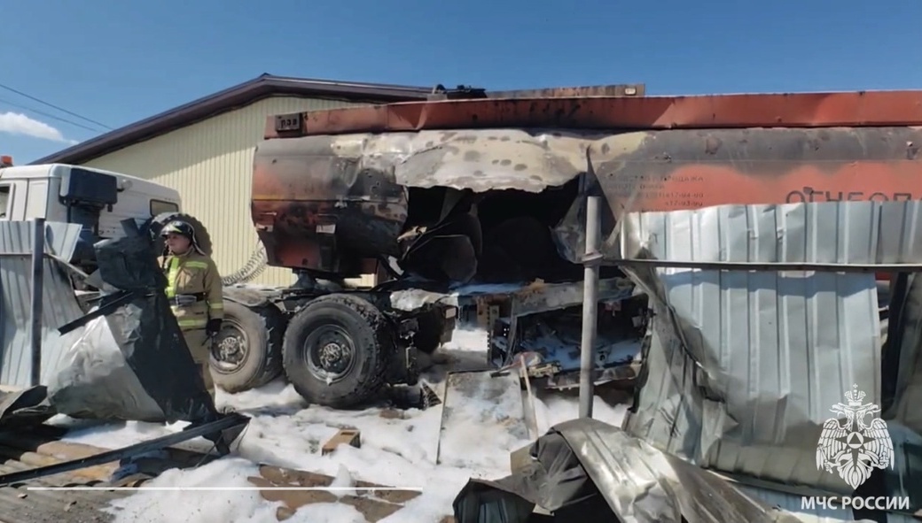 Бензовоз после взрыва