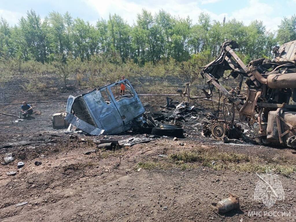 На месте ДТП. Фото: МЧС России по Оренбургской области