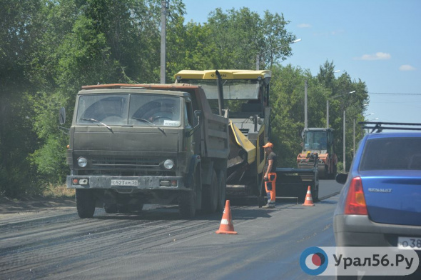 В Соль–Илецком районе самосвал во время ремонта дороги наехал на рабочего. Водителю грозит до 5 лет тюрьмы