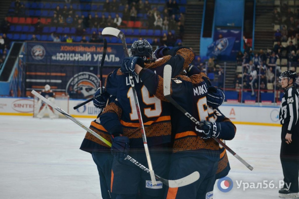 ХК «Южный Урал» на своем льду в домашнем матче обыграл ХК «Тамбов» со счетом 6:3