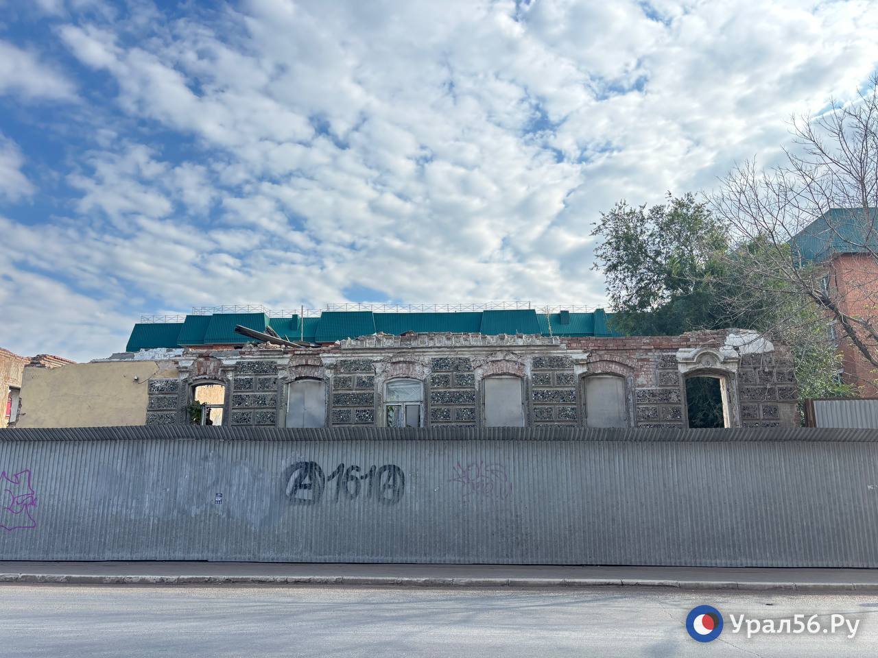 Дом Карима Хакимова, известный как Дом пяти ангелов в Оренбурге. Фото было сделано в сентябре 2025 года