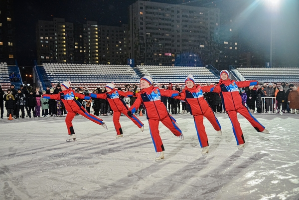 Катание на коньках. Источник фото: Спортактив Оренбуржья