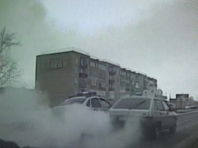 В Сорочинске сотрудник полиции бежал за пьяным водителем, протаранившим машину ДПС