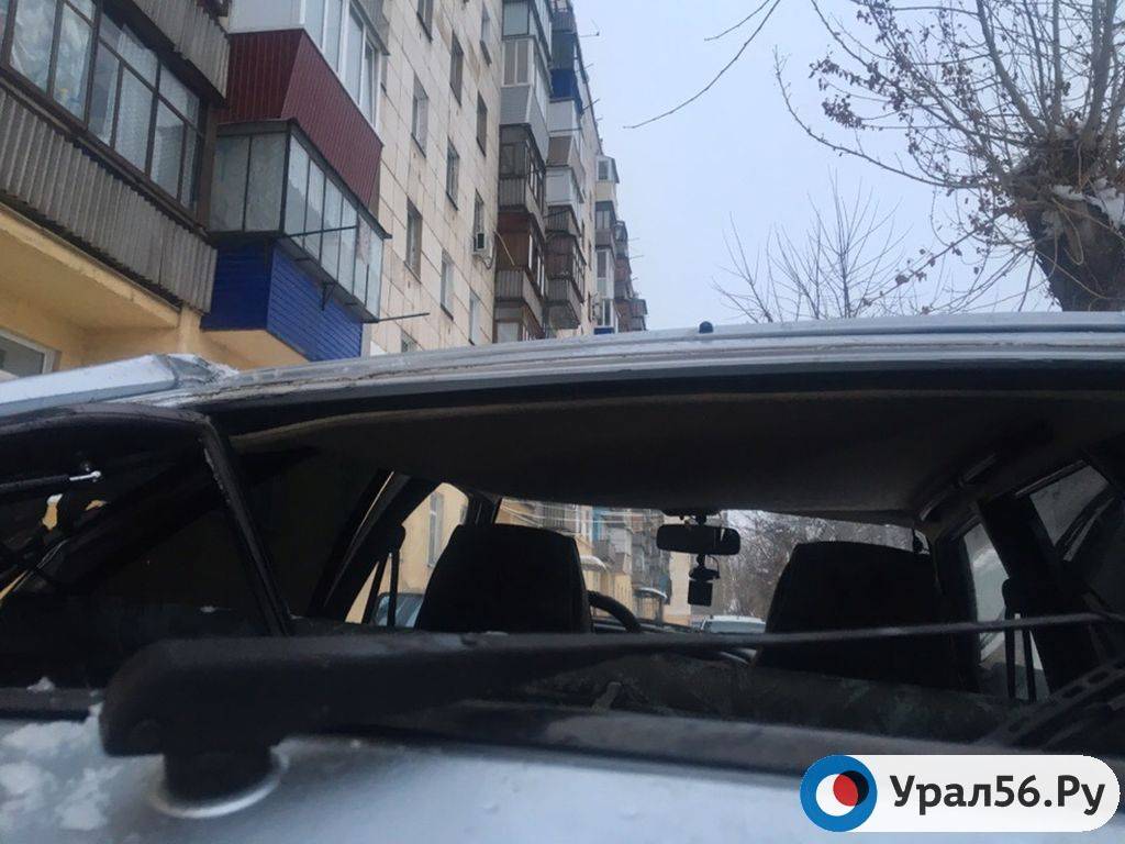 Глава Орска пообещал помочь в ремонте автомобиля, на который упала снежная наледь