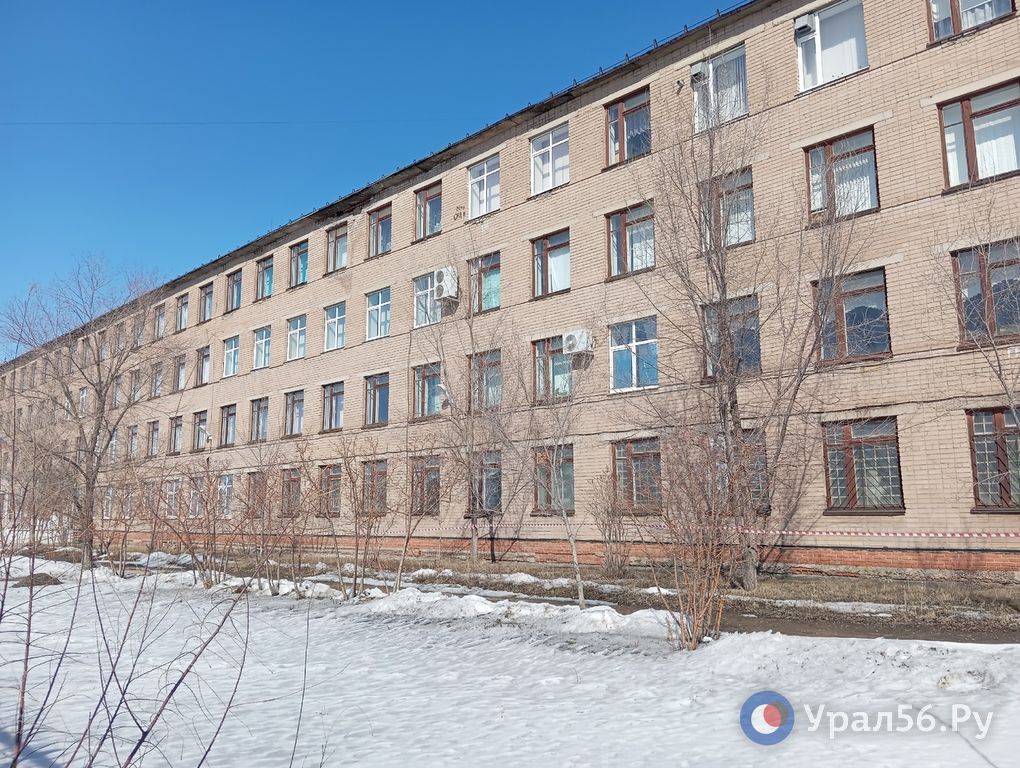 Здание техникума транспорта в Орске. Фото из архива