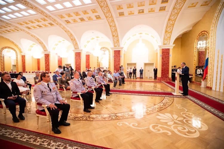 В Оренбурге наградили полицейских, которые задержали подозреваемых в громких убийствах предпринимателей