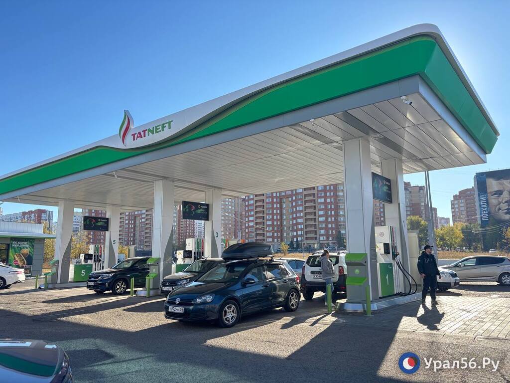 Очередь на заправке в Оренбурге 